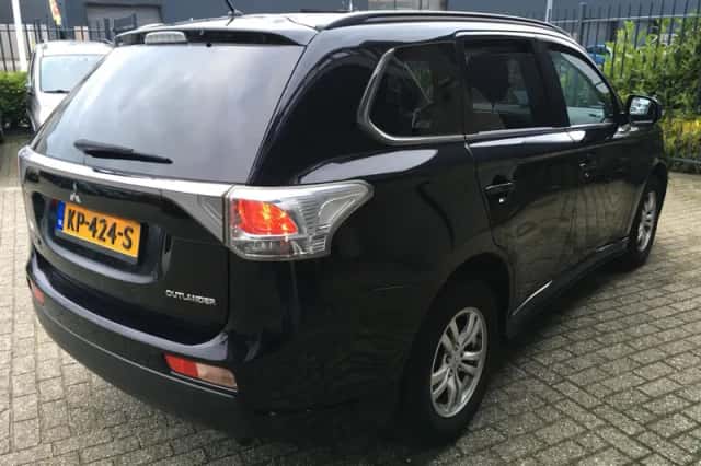 Mitsubishi Outlander (2013) thumbnail 2