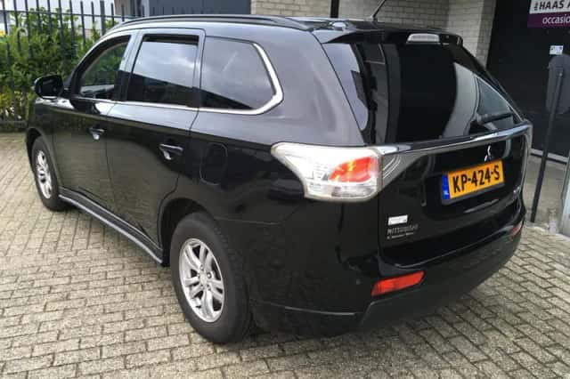 Mitsubishi Outlander (2013) thumbnail 3