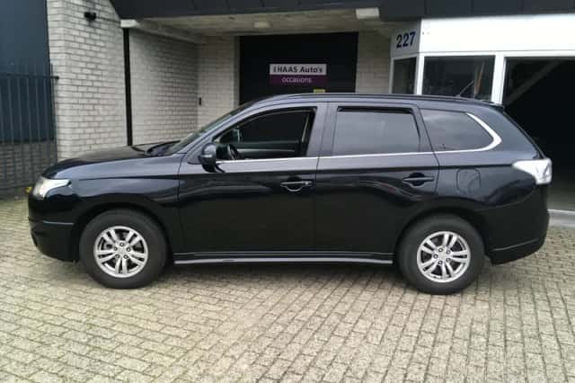 Mitsubishi Outlander (2013) thumbnail 4