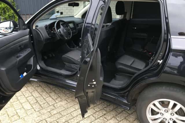Mitsubishi Outlander (2013) thumbnail 5
