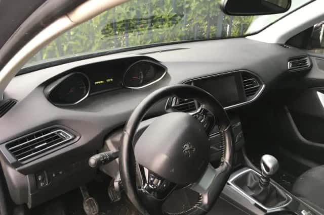 Peugeot 308 (2015) thumbnail 6