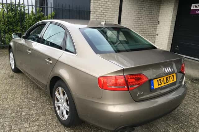 Audi A4 (2010) thumbnail 3