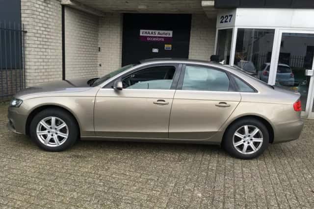 Audi A4 (2010) thumbnail 4