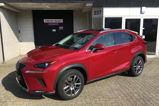 Lexus NX (2018) thumbnail 1