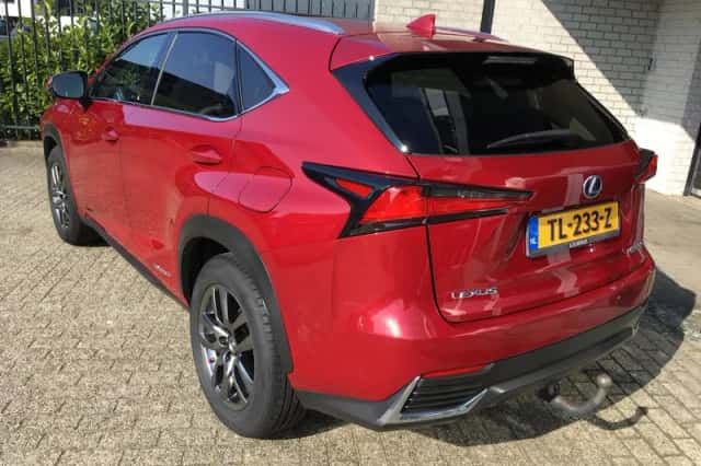 Lexus NX (2018) thumbnail 3