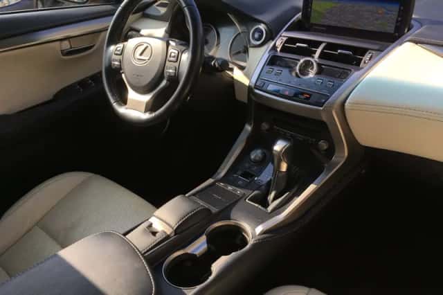 Lexus NX (2018) thumbnail 4