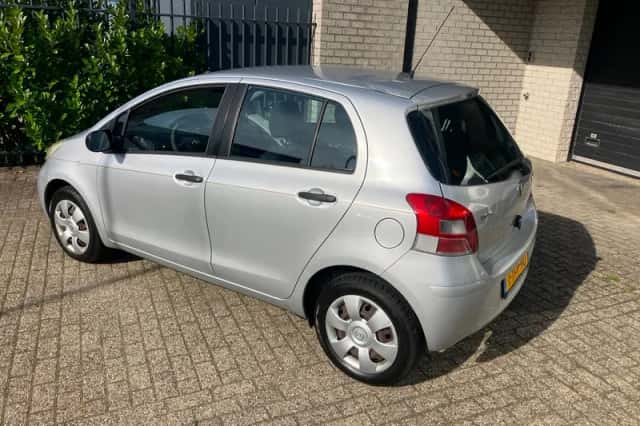 Toyota Yaris (2010) thumbnail 4