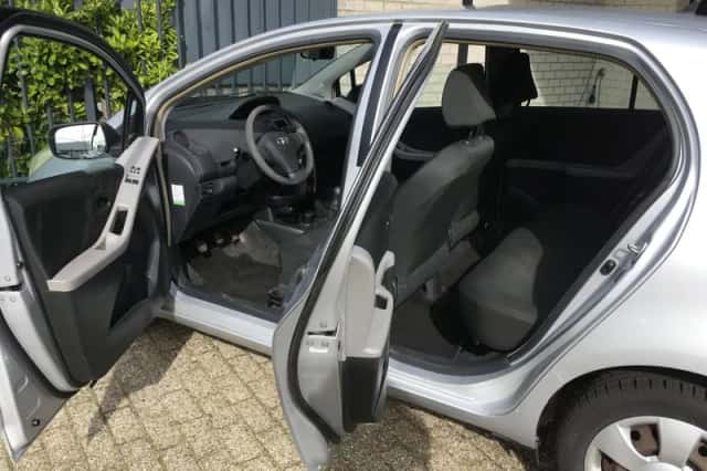 Toyota Yaris (2010) thumbnail 6