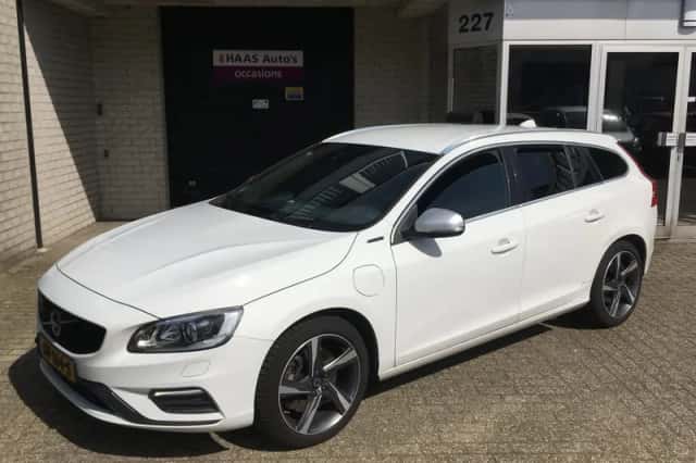 Volvo V60 (2015) thumbnail 1