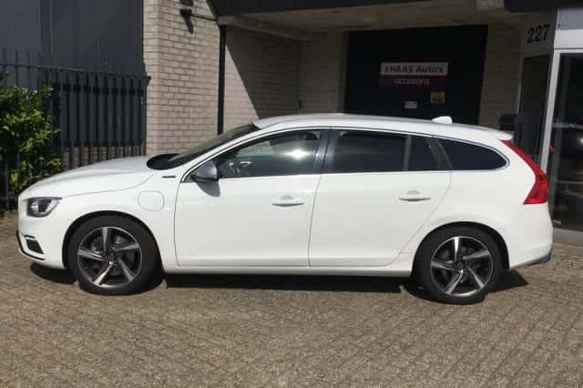 Volvo V60 (2015) thumbnail 2