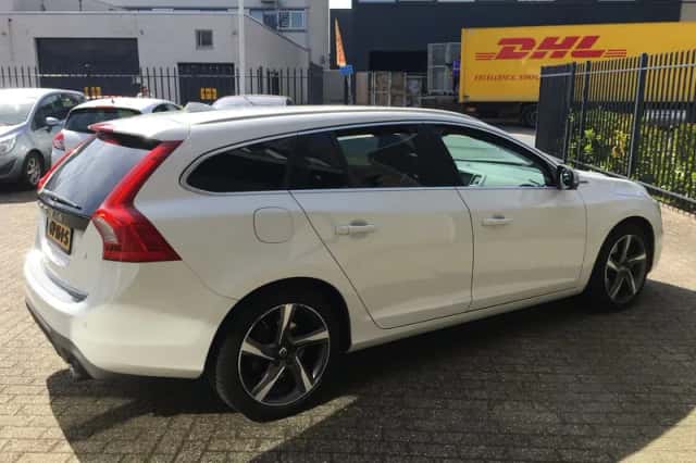 Volvo V60 (2015) thumbnail 3