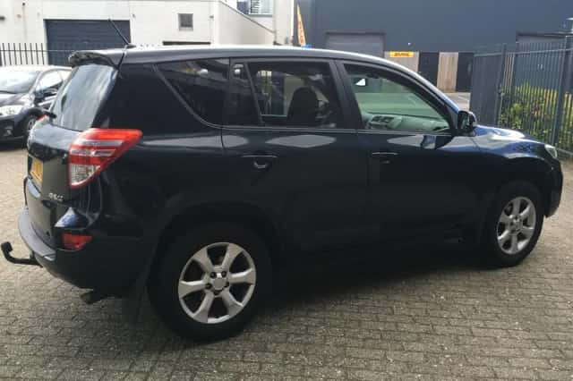 Toyota RAV4 (2011) thumbnail 3