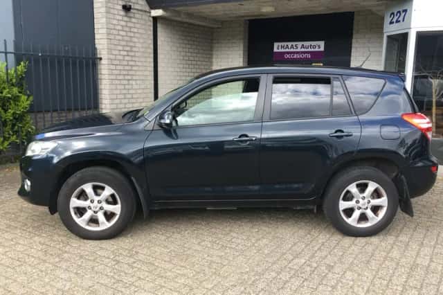 Toyota RAV4 (2011) thumbnail 4