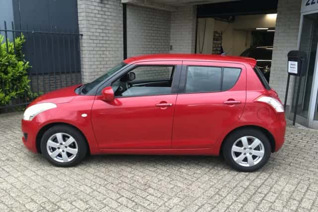 Suzuki Swift (2012) thumbnail 2