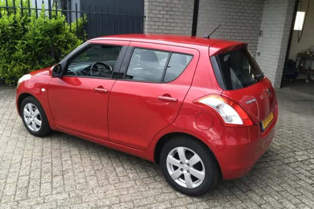 Suzuki Swift (2012) thumbnail 3