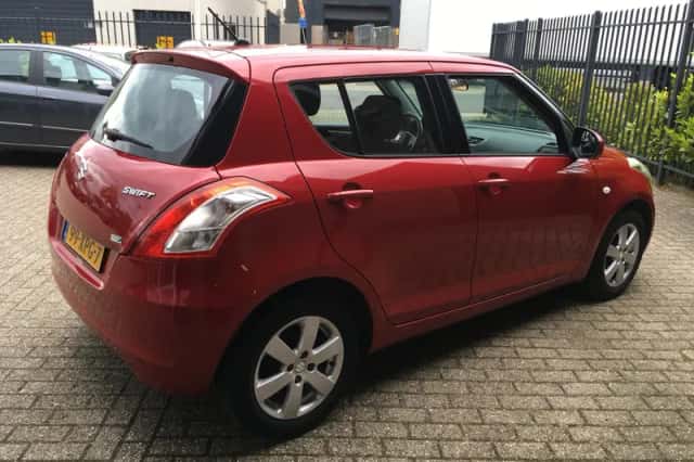 Suzuki Swift (2012) thumbnail 4