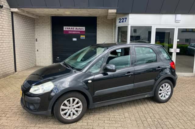 Suzuki SX4 (2008) thumbnail 1
