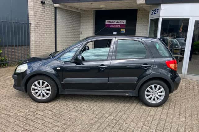 Suzuki SX4 (2008) thumbnail 2