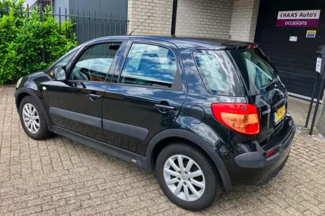 Suzuki SX4 (2008) thumbnail 3