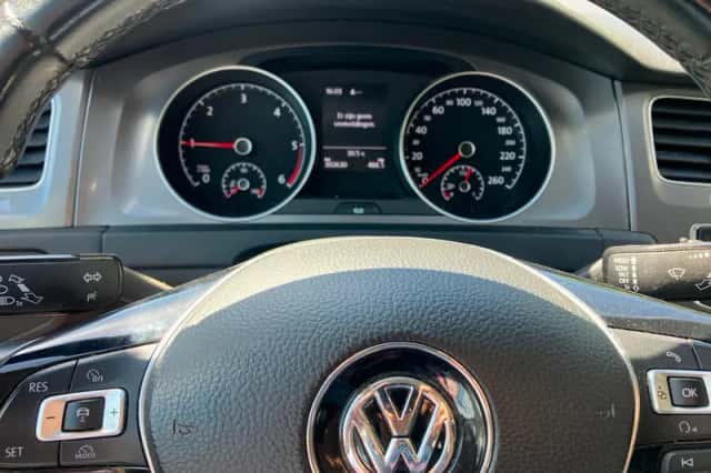Volkswagen Golf (2014) thumbnail 4
