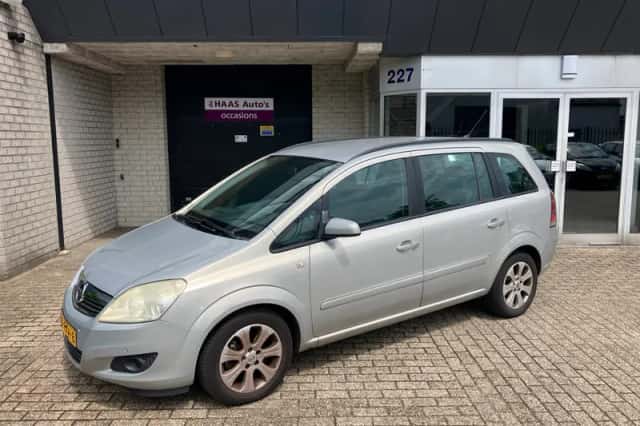 Opel Zafira (2008) thumbnail 1