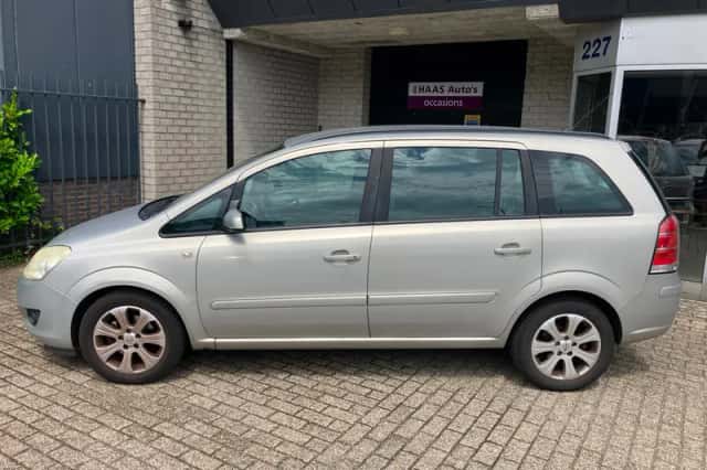 Opel Zafira (2008) thumbnail 2