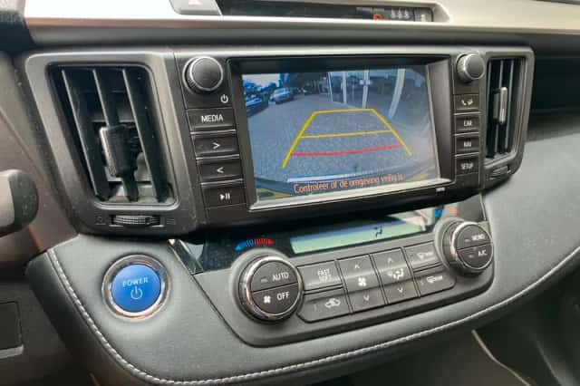 Toyota RAV4 (2016) thumbnail 5