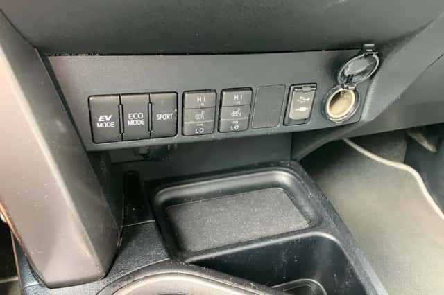 Toyota RAV4 (2016) thumbnail 6