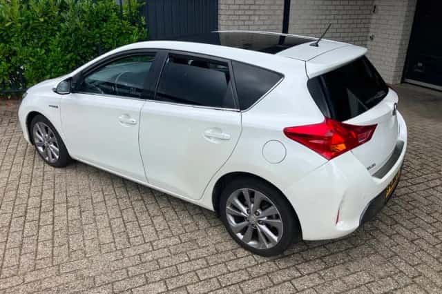 Toyota Auris (2013) thumbnail 4