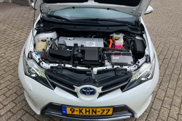 Toyota Auris (2013) thumbnail 6