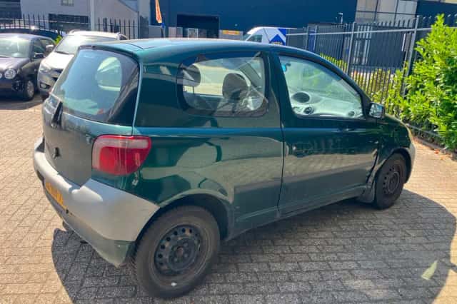 Toyota Yaris (1999) thumbnail 3