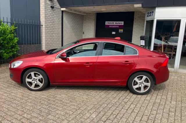 Volvo S60 (2012) thumbnail 2