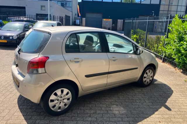 Toyota Yaris (2009) thumbnail 5