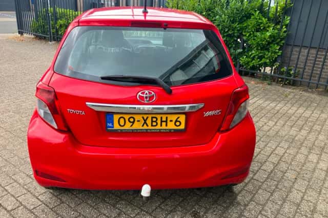 Toyota Yaris (2012) thumbnail 6