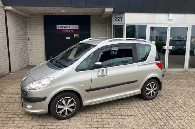 Peugeot 1007 (2006) thumbnail 1