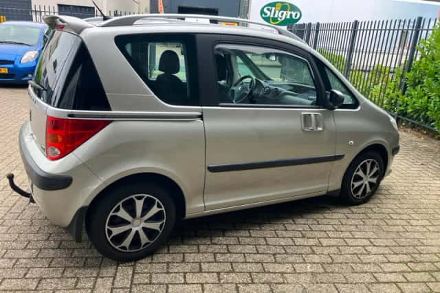 Peugeot 1007 (2006) thumbnail 2