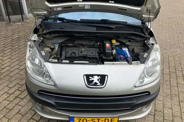 Peugeot 1007 (2006) thumbnail 3