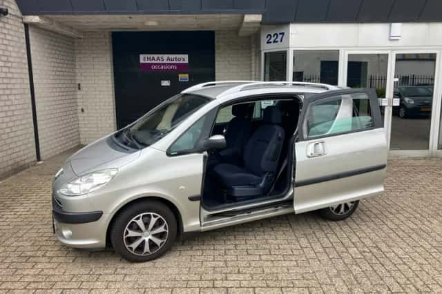 Peugeot 1007 (2006) thumbnail 4
