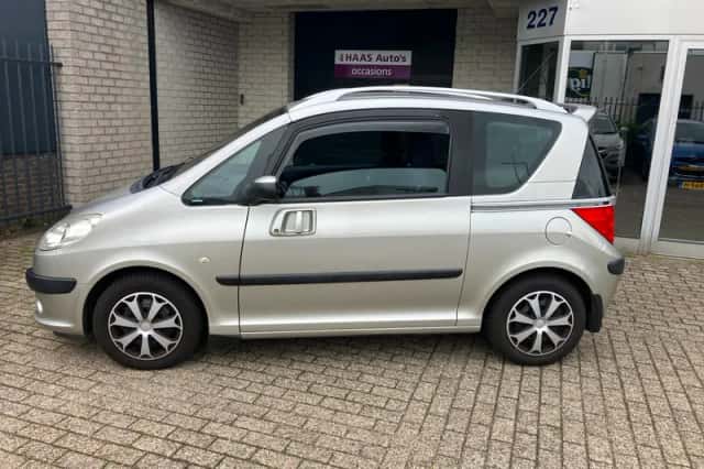 Peugeot 1007 (2006) thumbnail 5