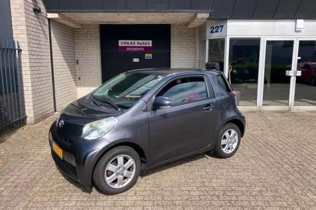 Toyota iQ (2011) thumbnail 1