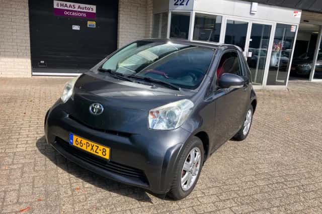 Toyota iQ (2011) thumbnail 2