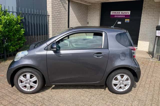 Toyota iQ (2011) thumbnail 3