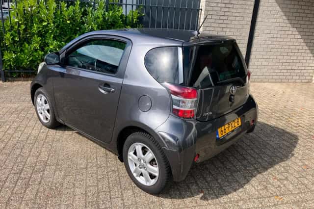 Toyota iQ (2011) thumbnail 4