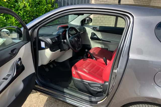 Toyota iQ (2011) thumbnail 5