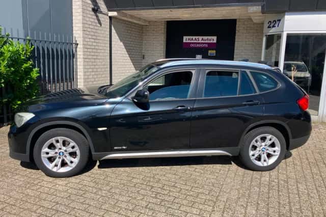 BMW X1 (2011) thumbnail 2