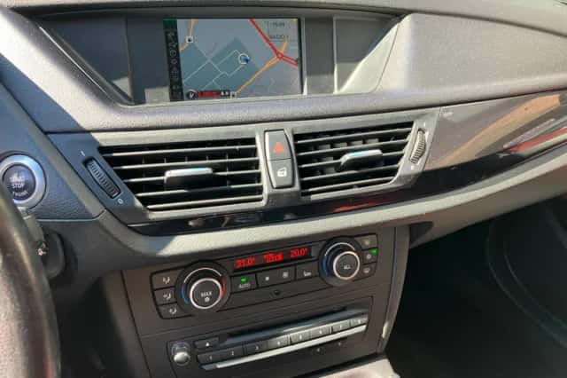 BMW X1 (2011) thumbnail 3