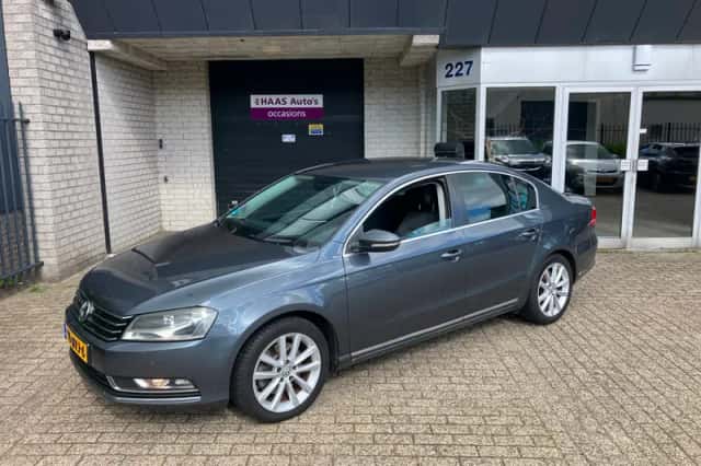 Volkswagen Passat (2010) thumbnail 1