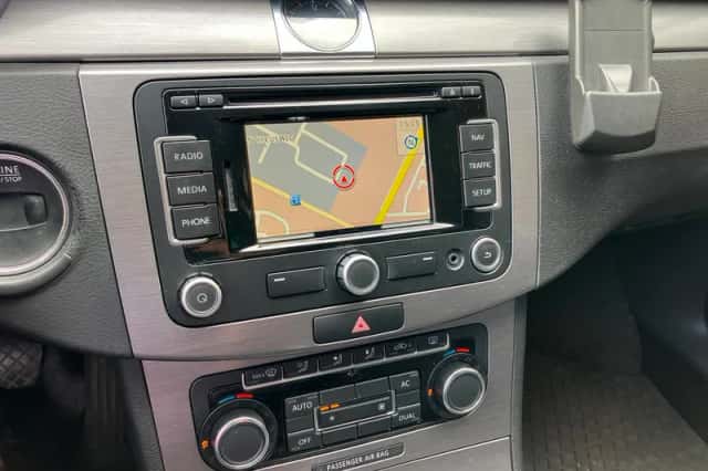 Volkswagen Passat (2010) thumbnail 5