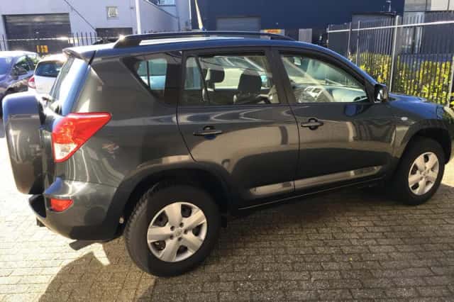 Toyota RAV4 (2006) thumbnail 2