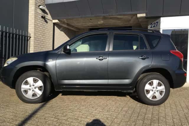 Toyota RAV4 (2006) thumbnail 3